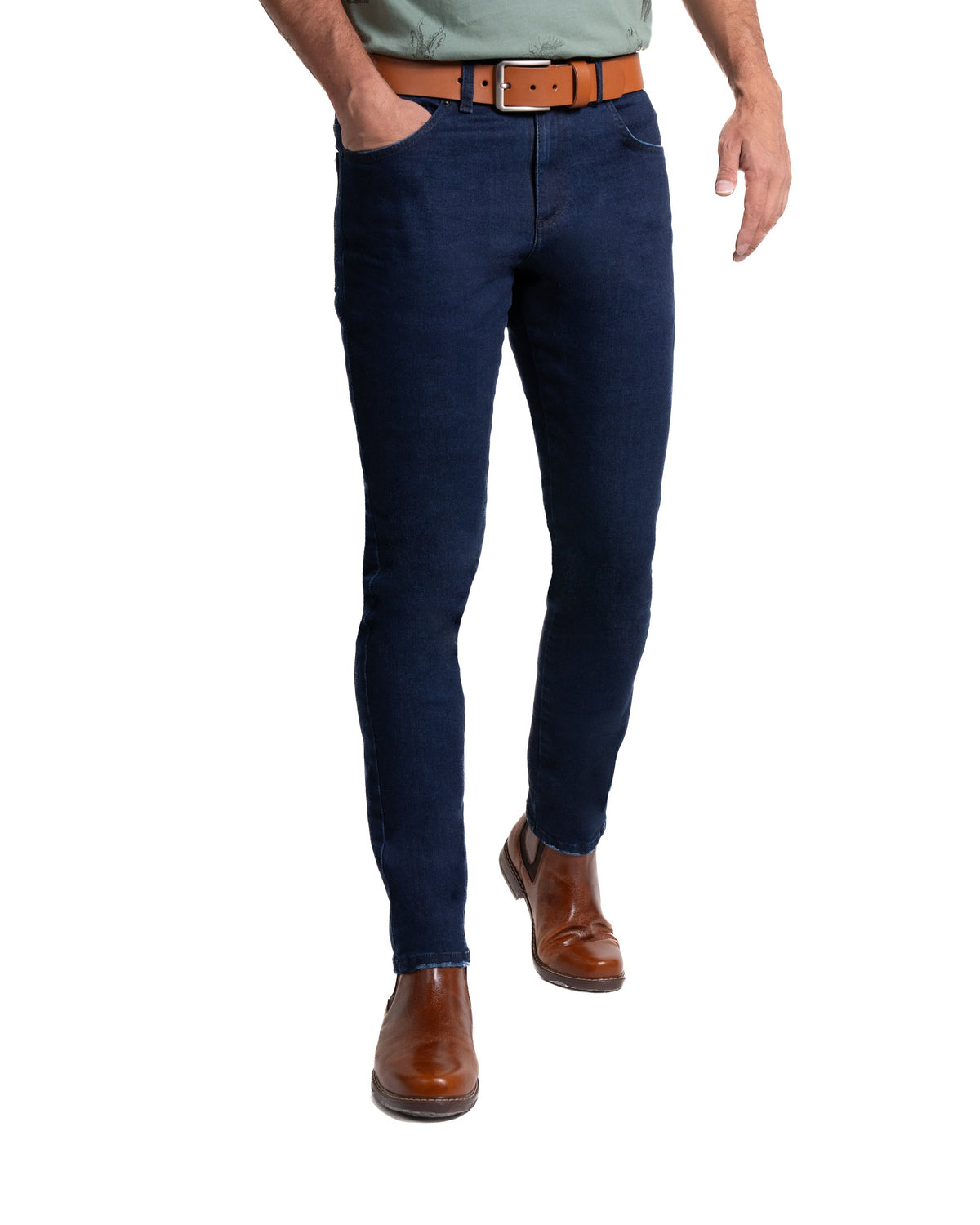 Jean básico Trim para hombre color azul oscuro